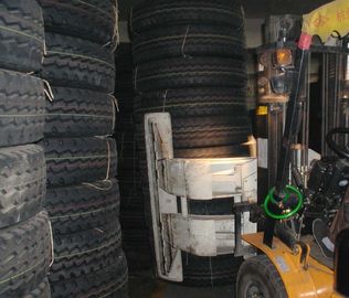 Tire Clamp Forklift Truck Attachments For Unloading And Stacking Operation